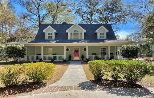Darling Cottage on PRIVATE LAKE & acreage