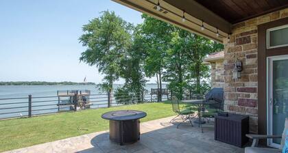 Beautifully Updated Family Getaway on Cedar Creek Lake