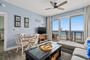 Living area - Right Across The Street From Pier Park! 2 Pools Overlooking Gulf!next To Pier (Panama City Beach)