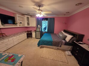 Individually decorated, individually furnished, desk, laptop workspace - Chateau Rouge (Richlands)