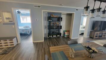 2 bedrooms, iron/ironing board, free WiFi, bed sheets