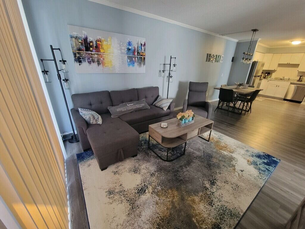 2022 Renovated 2-bedroom cozy, lovely condo.