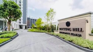 A modern building with a sign reading "Notting Hill Residences." - Lovely 2-bed Apart - 19th Floor Notting Hill Bldg (Samut Prakan)