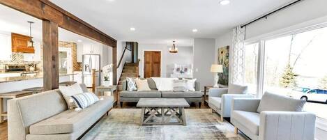 Televisor, llar de foc i oficines