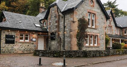 4 River Court