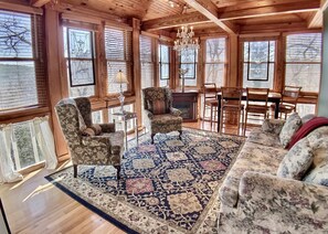 Crystal Terrace | Tabla de planchar con plancha, wifi gratis, ropa de cama