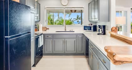Kona Ocean View Home - Downtown, Fruit Trees, Sunset views