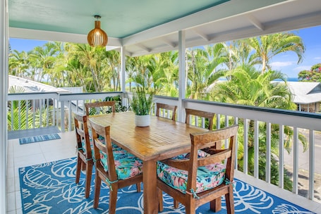 Outdoor dining. Kona Ocean View Home - Downtown, Fruit Trees, Sunset views