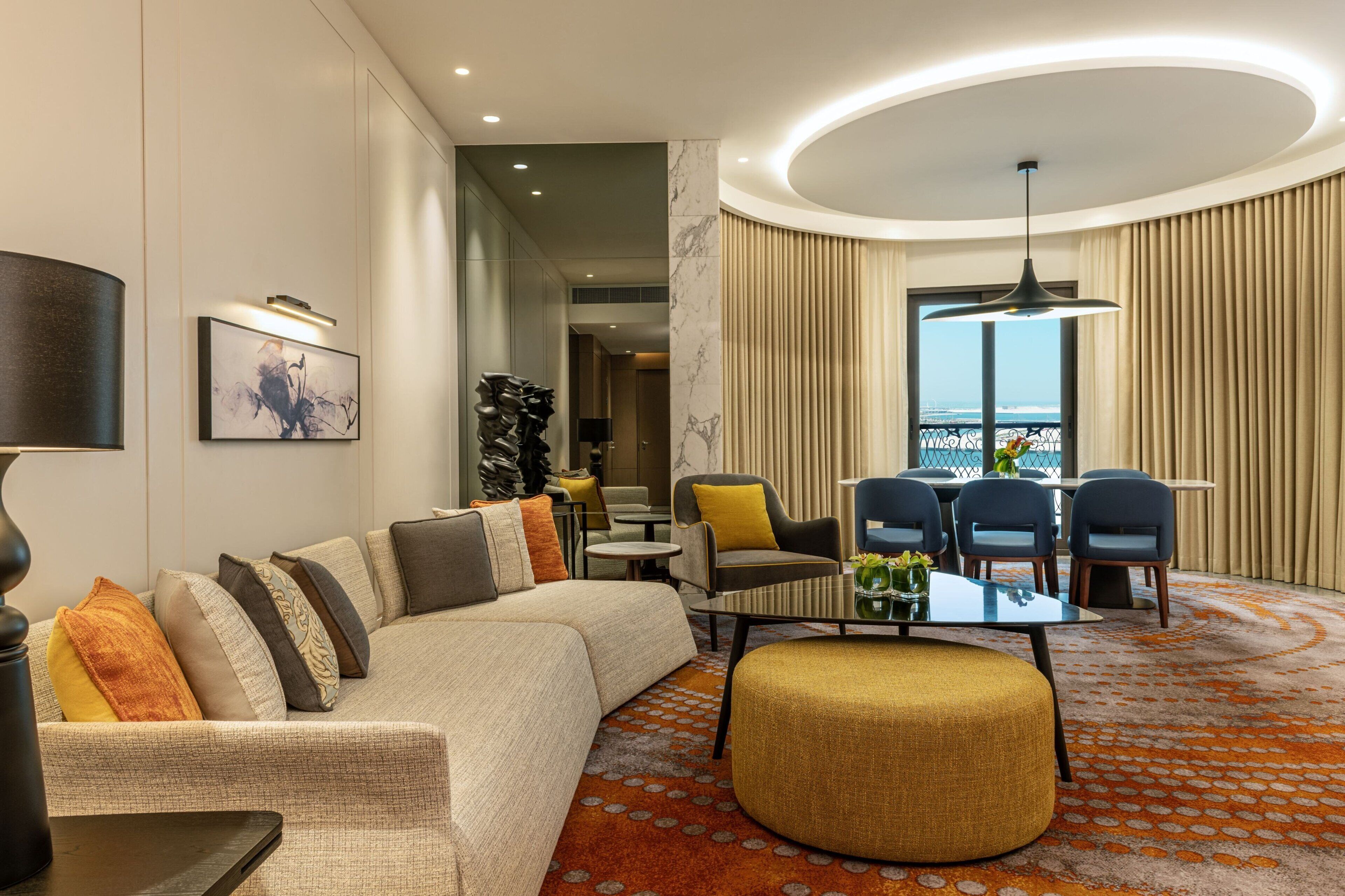 Caja de seguridad en la habitación y escritorio 