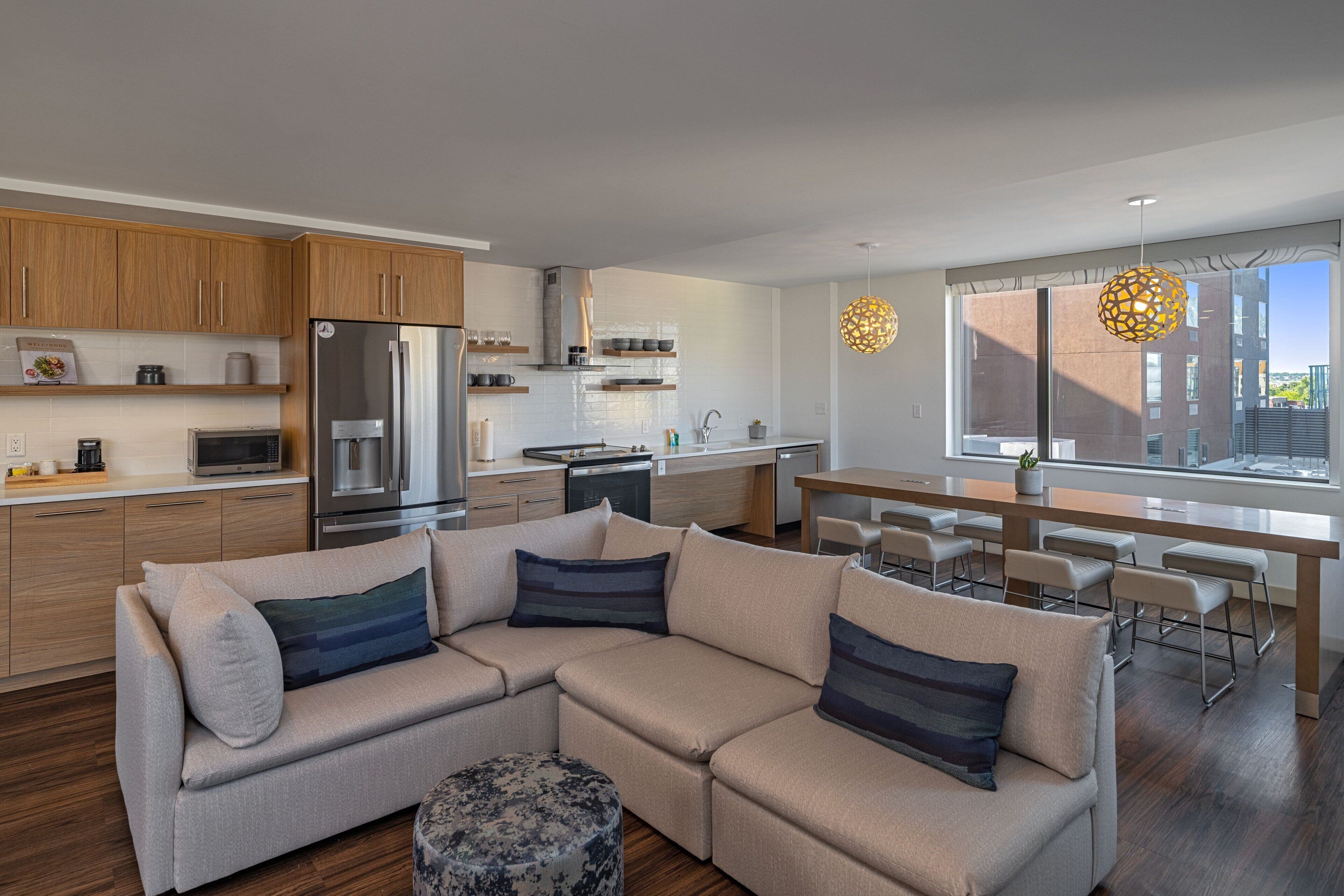 行政套房, 1 张特大床和 1 张沙发床 | 私人厨房 | 茶具/咖啡用具