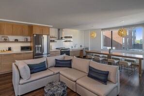 Executive Suite, 1 King Bed with Sofa bed | Private kitchen | Coffee/tea maker - Element Colorado Springs Downtown (Colorado Springs)