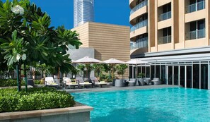 Outdoor pool -  SuperHost - Spacious Studio With Direct Burj Khalifa View I Address Dubai Mall (Dubai)