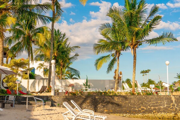 Televisión LCD de 28 pulgadas con canales por cable y televisión