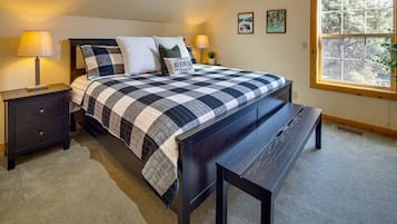 3 bedrooms, desk, iron/ironing board, free WiFi