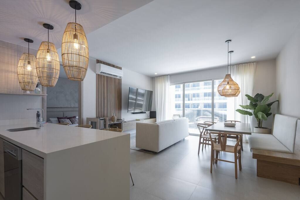 Luxury 2 Bedroom Beachfront Apartment in Morros IO