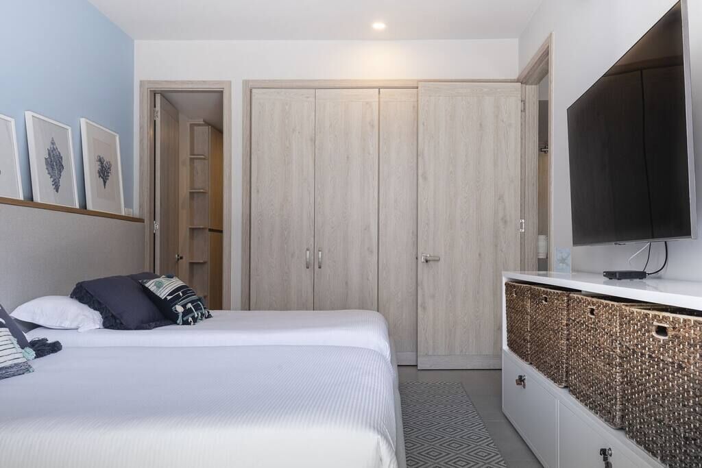 Luxury 2 Bedroom Beachfront Apartment in Morros IO