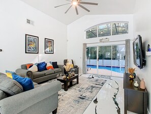 Smart TV - Casita mi Encanto a cozy 4-bedroom 3 bath with a pool (Kissimmee)