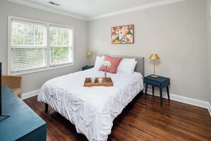 2 bedrooms, iron/ironing board, free WiFi, bed sheets
