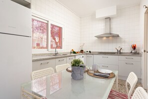 Refrigerador, microondas, horno, lavavajillas