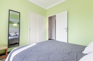 3 bedrooms, iron/ironing board, travel crib, free WiFi