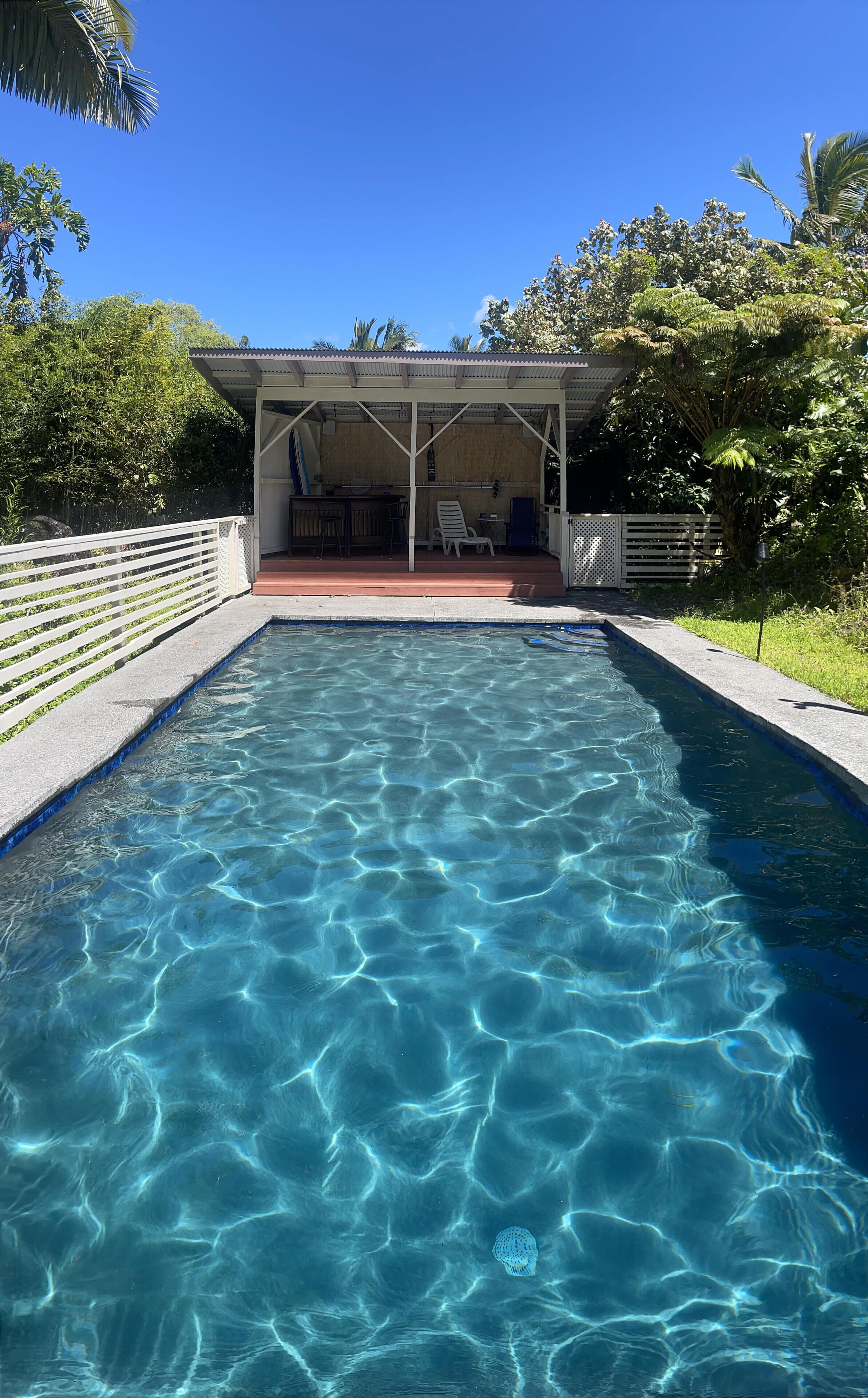 Kuleana Green Cottage with pool 30 min. from Volcano Nat'l Park!