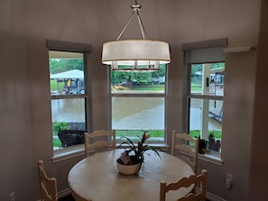 Dining - Beautiful White Fox Cottage directly on Lake Granbury Canal (Granbury)