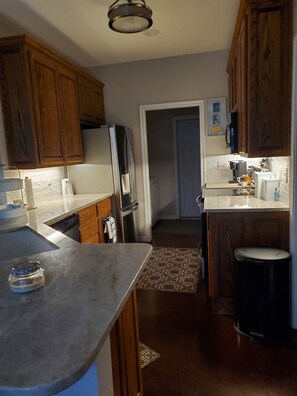 Refrigerador, microondas, horno y parrilla de estufa 