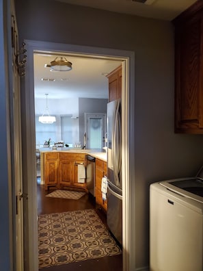 Interior - Beautiful White Fox Cottage directly on Lake Granbury Canal (Granbury)