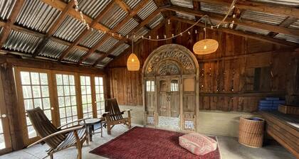 Sleepy Hollow @ Ferncliff- with Hot Tub and Steam Showers