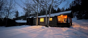 Sleepy Hollow Retreat with Hot Tub + Barrel Sauna