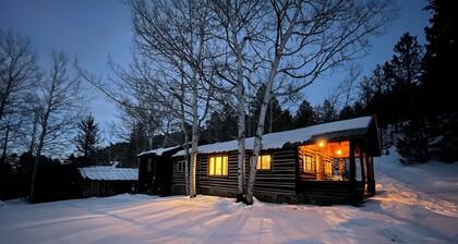Sleepy Hollow Retreat with Hot Tub + Barrel Sauna