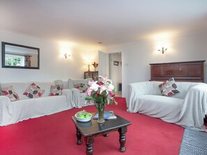 Living area - 4 bedroom accommodation in Woolston near Salcombe (Woolston near Salcombe)