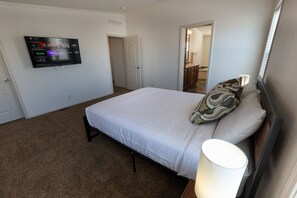 4 habitaciones, tabla de planchar con plancha, cuna de viaje y wifi