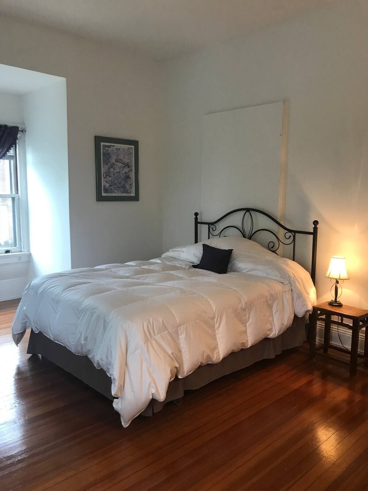 Beautiful Victorian Mansion four blocks to downtown