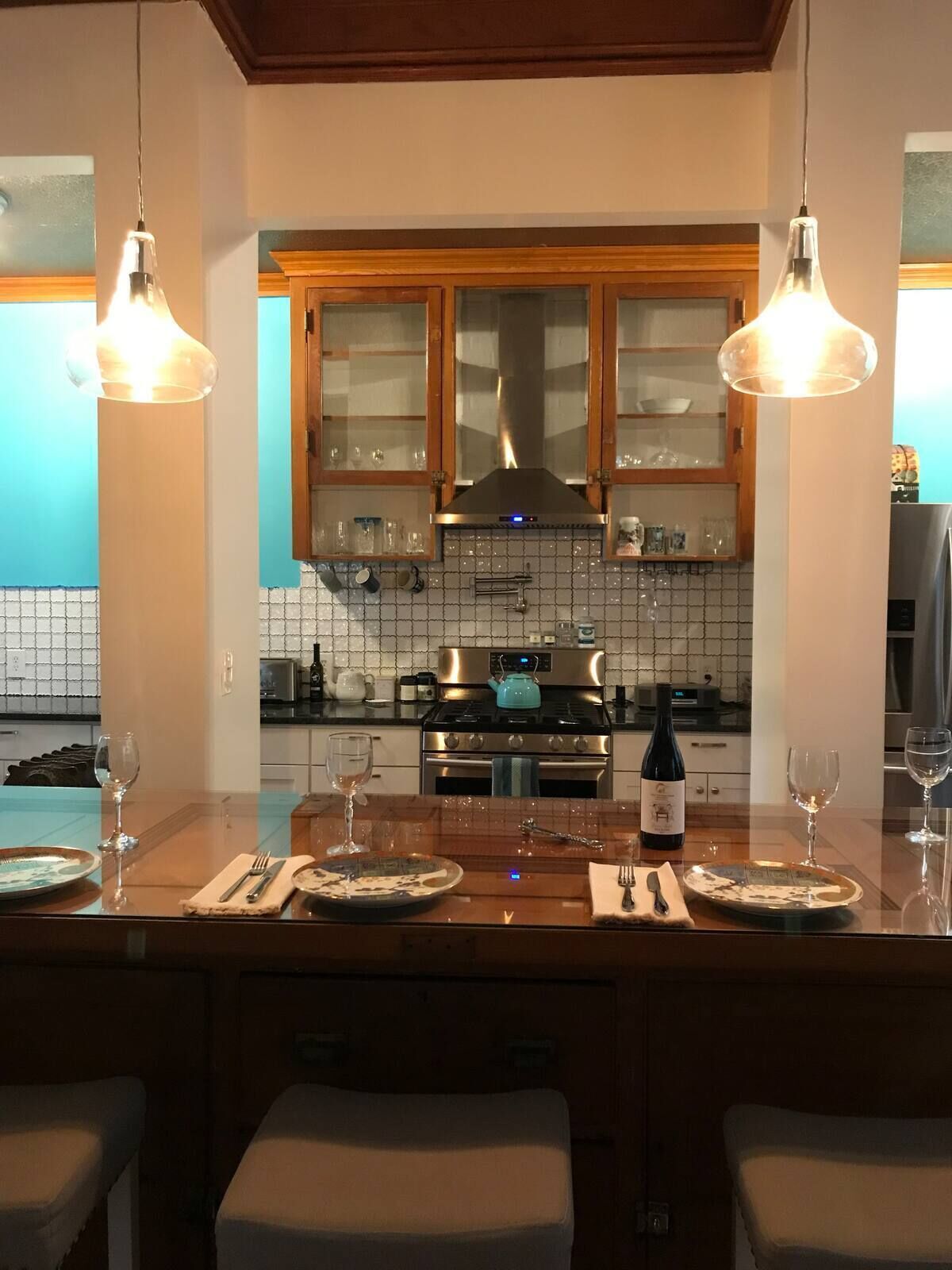 Beautiful Victorian Mansion four blocks to downtown