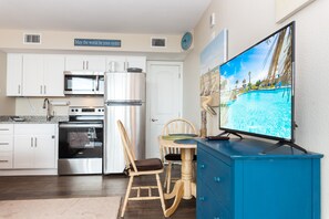Fridge, microwave, oven, stovetop - Sandcastle Condominiums Unit 117 (Port Aransas)