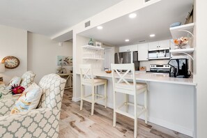 Fridge, microwave, oven, stovetop - Sandcastle Condominiums Unit 213 (Port Aransas)
