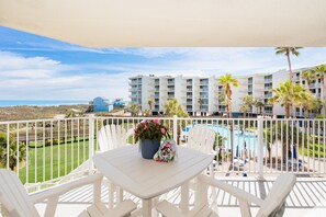 屋外ダイニングエリア