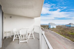 Outdoor dining - Sandcastle Condominiums Unit 230 (Port Aransas)