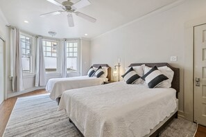 3 室のベッドルーム、デスク、アイロン / アイロン台、WiFi (無料)