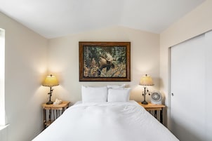 House | 1 bedroom, premium bedding, down comforters, iron/ironing board