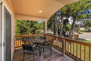 Outdoor dining - Alpine 1 (West Yellowstone)