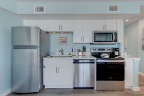 Fridge, microwave, oven, stovetop - Sandcastle Condominiums Unit 514 (Port Aransas)