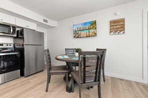 Dining - Sandcastle Condominiums Unit 517 (Port Aransas)
