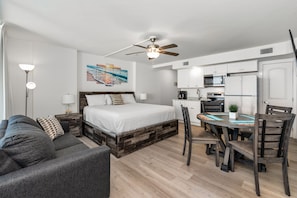1 bedroom, WiFi, bed sheets - Sandcastle Condominiums Unit 517 (Port Aransas)