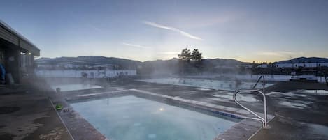 屋外プール、温水プール
