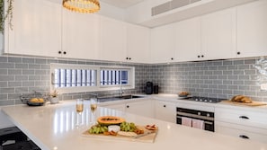 Fridge, microwave, oven, stovetop - Pandanas 17B at Mollymook Beach (Mollymook Beach)