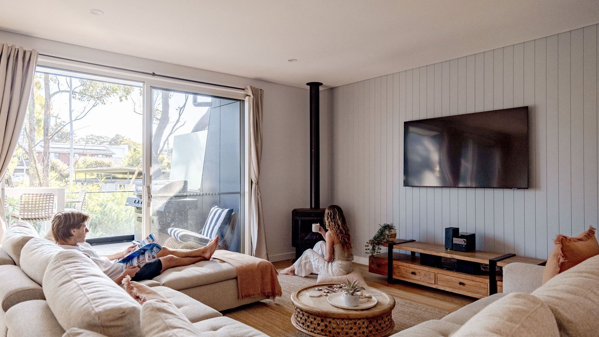 Smart TV, fireplace