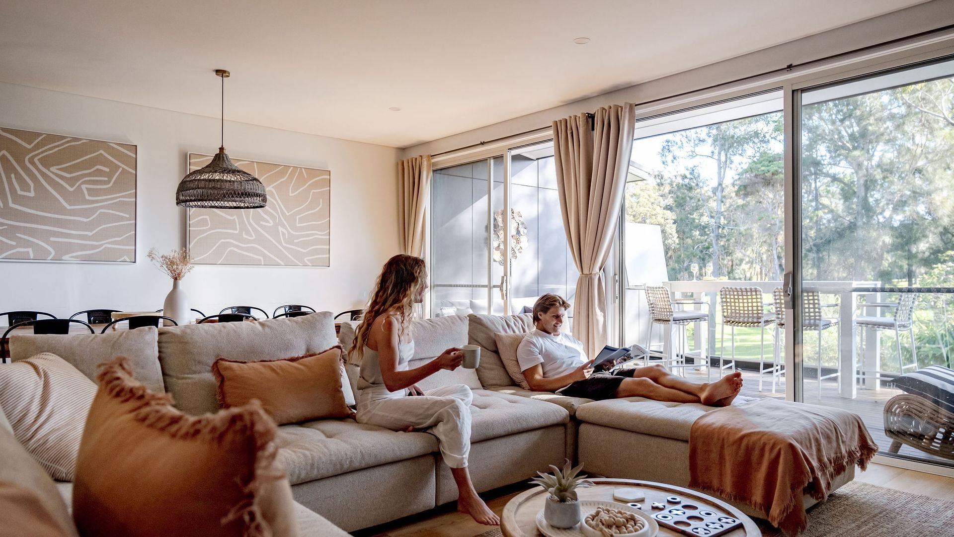 Smart TV, fireplace