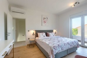 4 habitaciones, tabla de planchar con plancha y wifi gratis 